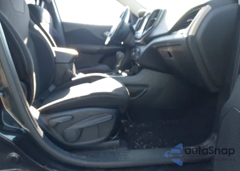 2016 Jeep Cherokee Altitude z USA, uszkodzony, nr VIN 1C4PJMCS3GW144858